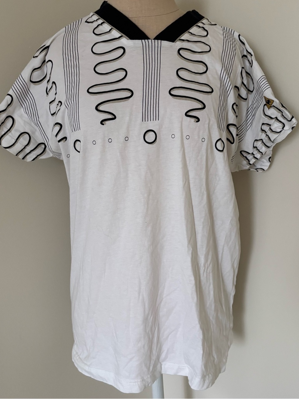 Vintage Le Coq Sportif White & Black Graphic V-Neck Short Sleeve Top; Women’s L